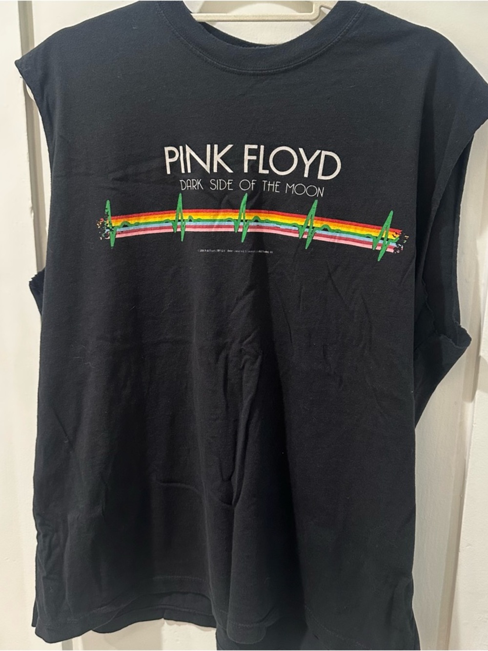 Pink Floyd Vintage Black Sleeveless Tee with Vibrant Rainbow Pulse Graphic